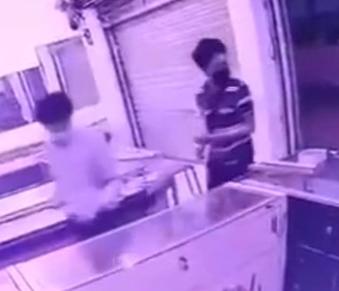 Jewelry Store Robbery Looks Like an Action Movie