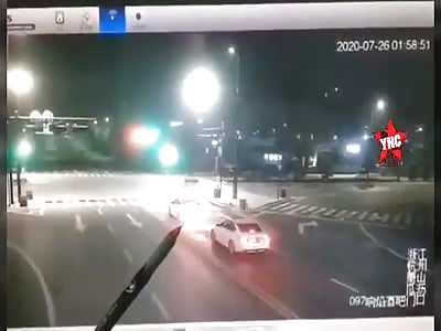 accident, motorcyclist crashes with car