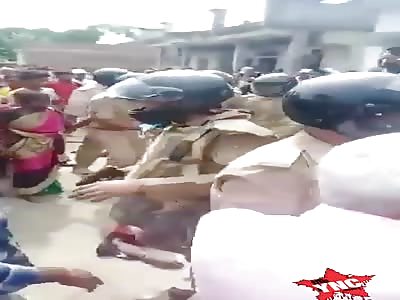 Angry Kushinagar villagers beat thief to death in front of police