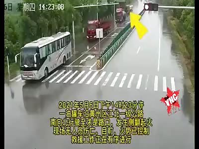 Accident, fuel truck catches fire on the road