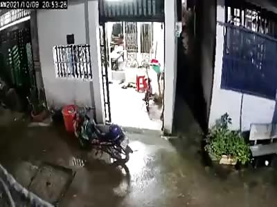 Neighbor attacks man armed with machete