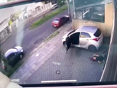 POLICE OFFICER KILLS HIS OWN PARTNER(two angles)