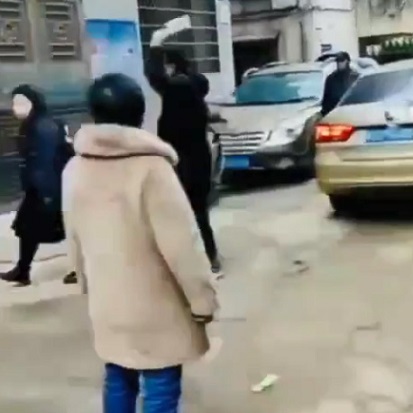  Mad Man Attacks Random Persons With A Meat Cleaver