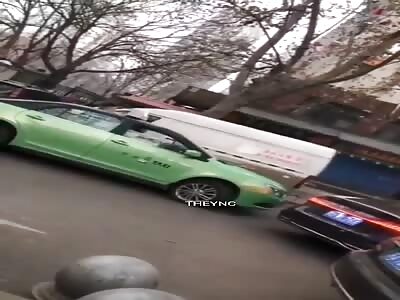 Men is stabbed by angry taxi driver