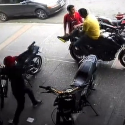 Biker Talking To His Mate Executed By Sicario In Guayaquil, Ecuador