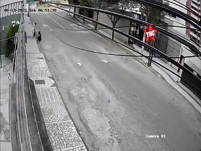 Woman stabbed in attempted robbery