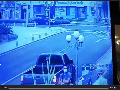 Robbery gets foiled.