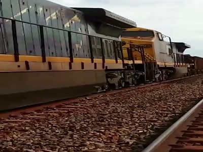 Shocking video!! Train accident, full  HD complete video 