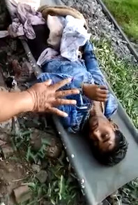 Man gets ripped off his two legs in the train lines (Still Alive)