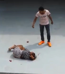 Man stabs and beats woman then steals her bag