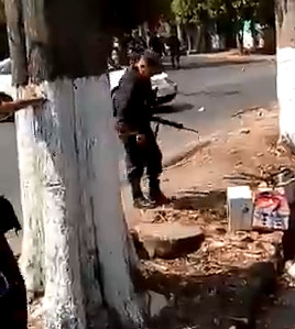 Drunk Man Attacks Police with a Machete and is Killed by a Shot