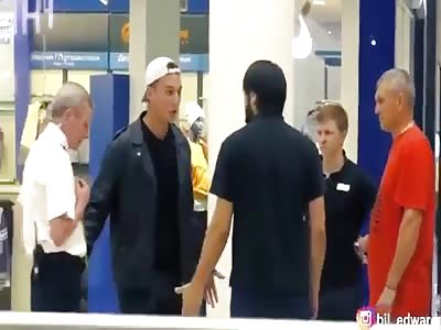 Swivel kick,...MMA in shopping