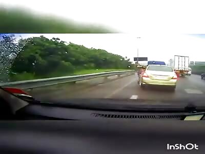 Criminal Uses Rush Hour Traffic To Steal Purse! 