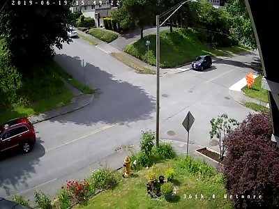 Live Accident Caught on CCTV Footage(9)