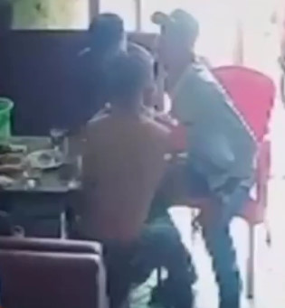 DAMN! Man's Neck Slashed in Bottle Attack