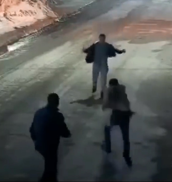 CCTV MURDER: Man Stabbed in the Neck dies Moments later after Street 