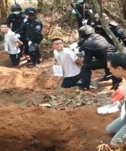 The Death Penalty : Three Thieves Being Executed in Myanmar 