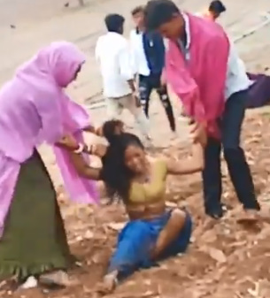 2 Tribal Women Thrashed in Dhar District for Chatting on Phone with Male Cousins 