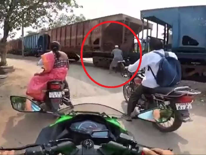 Elderly Man Hits Goods Train after Fail His Cycle Brakes