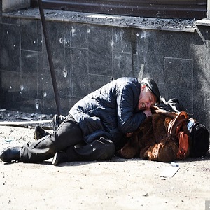 Shocking Footage Documenting the Moment a Ukrainian Missile Fell In the Center of Donetsk.