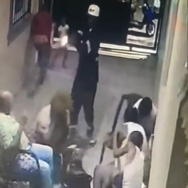 Sicario Gang Interrupts Dinner with the Friends