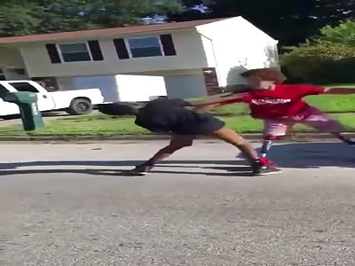 Wtf ...   Amputee Man Joins in on Fight