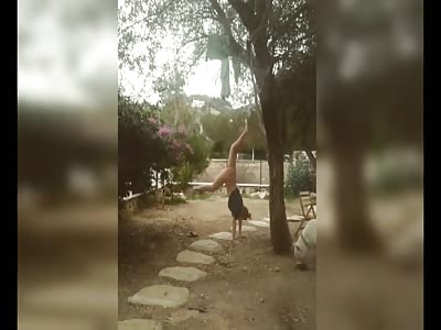 On the ground, her dog attemps to take advantage of her !!