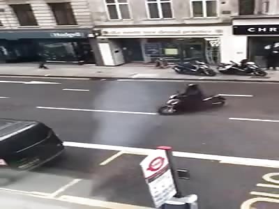 Robbery in broad daylight in a Chronext store