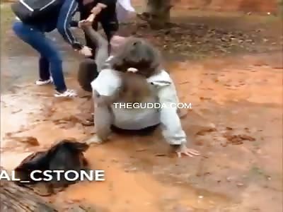 2 Girls 1 Muddy Fight!