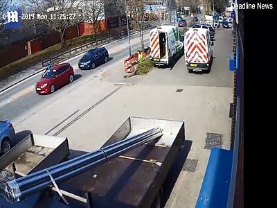 Driver's moment of courtesy leads to road rage row between motorists