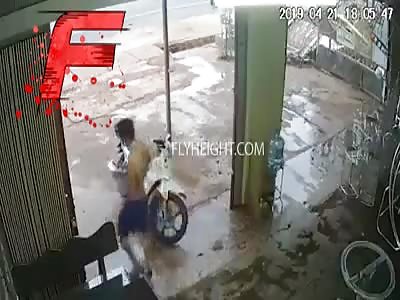 Man Was Lucky To Escape This Wreck