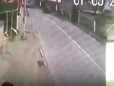 Police chased the offender but screwed themselves.. Oops.