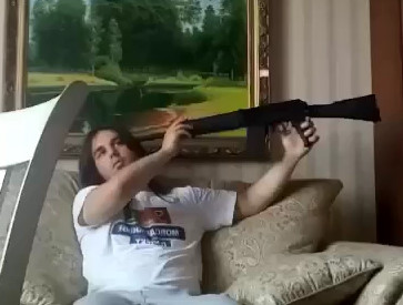 BRUTAL SHOTGUN SUICIDE ON LIVESTREAM