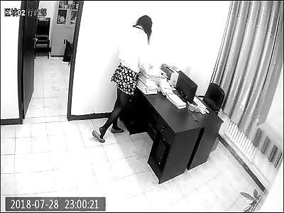 [ Surveillance camera shoot ] Girl died of cardiac arrest in office.