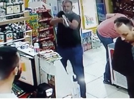 Dude Comes Back Ends Argument with Shotgun.