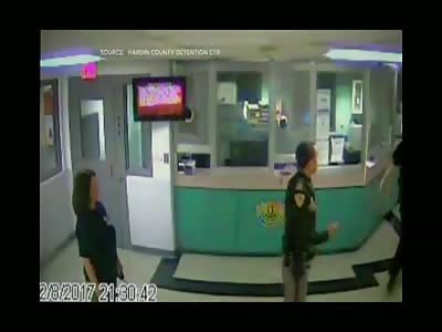  deputy jailer and a sheriffâ€™s deputy get into a massive brawl 