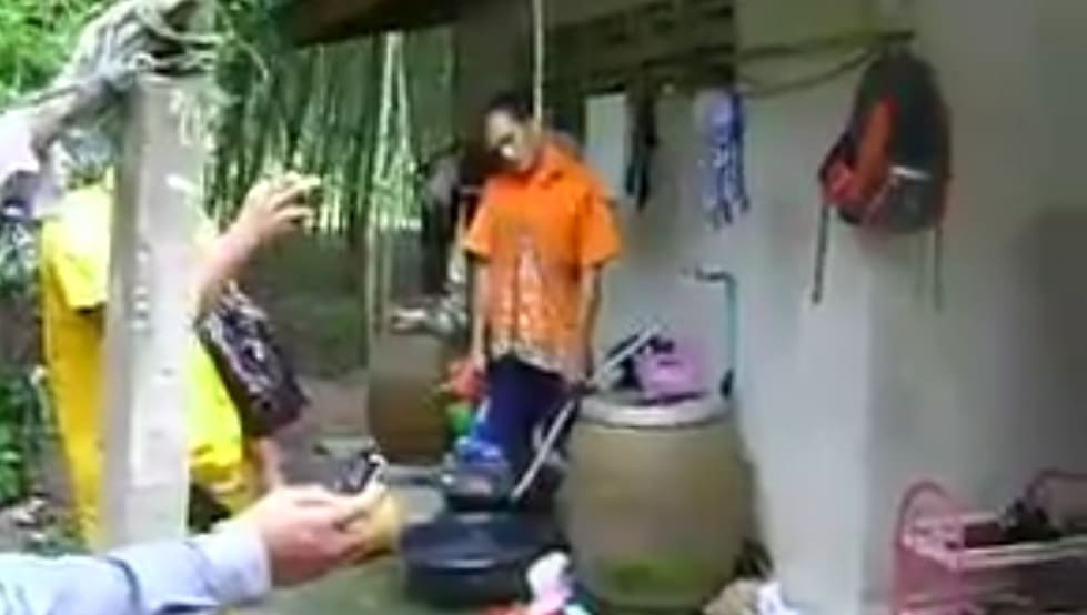 Guy Beheads Kids Then Hangs Himself