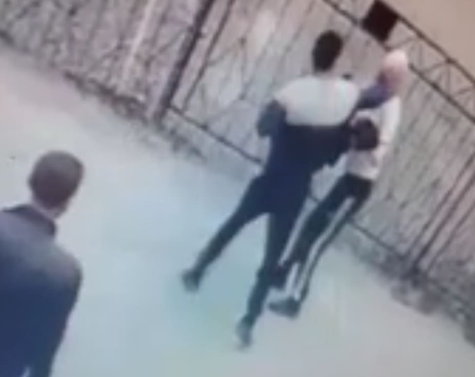 Thugs Beat and Rob Elderly Man