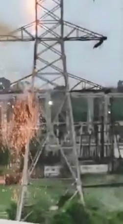 Suicidal Man Grabs Live Wire in India
