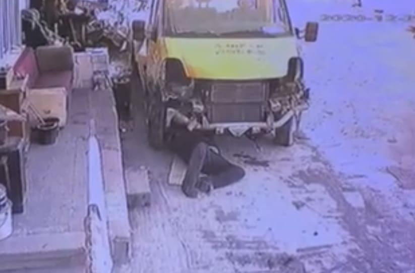 DAMN! Shitty Day to Be a Mechanic 