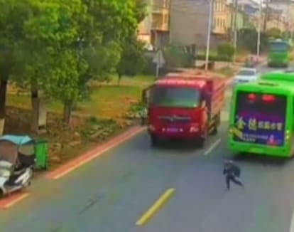 Little Kid Fails Miserably Crossing the Street