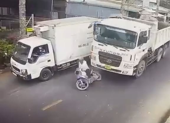 Overtaking Truck Fail