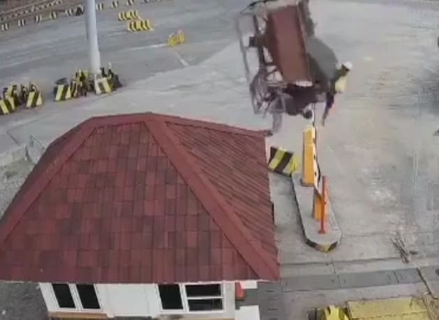 Worker Killed When Crane Rope Breaks