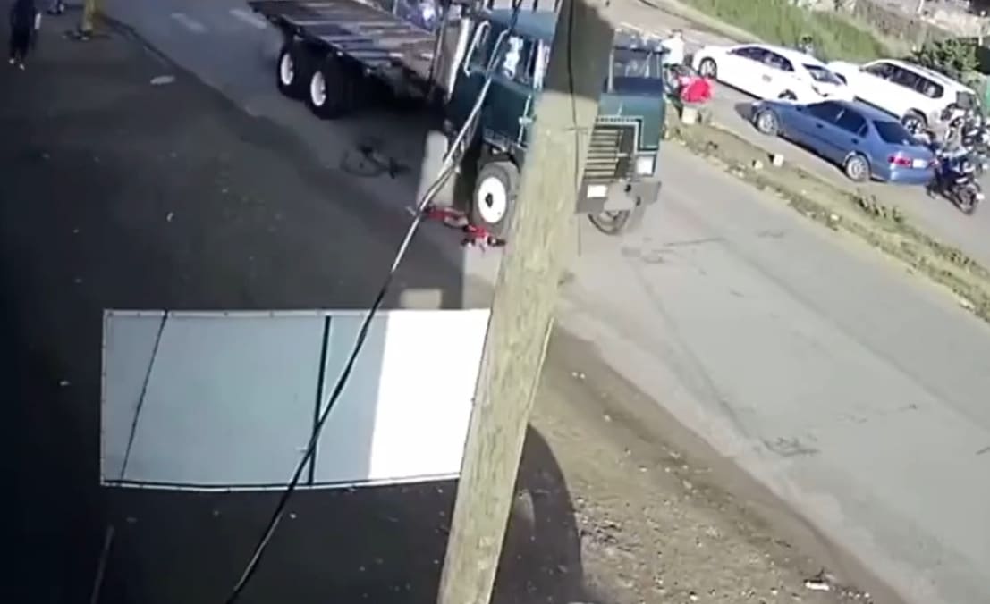 Female Cyclist Meets The Truck Wheels