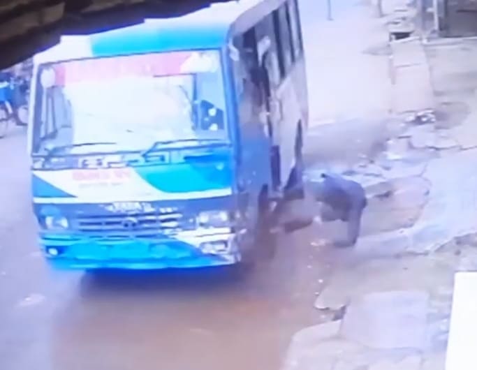 Guy Knocked The Fuck Out By Bus