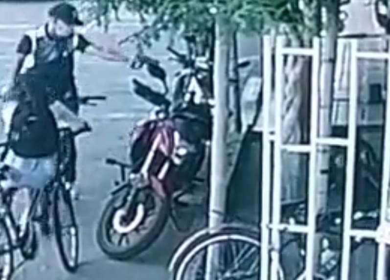 Bicycle Hitman Calmly Shoots His Target