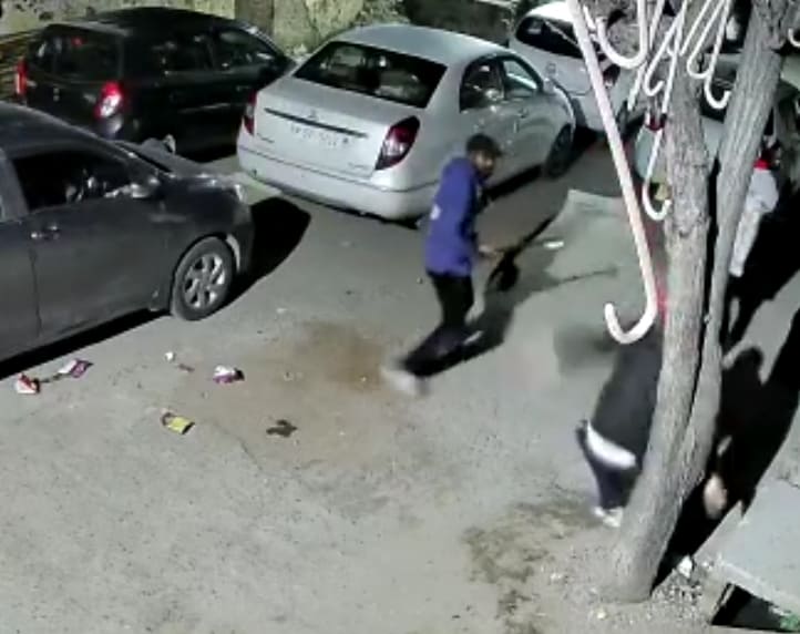 Distracted By Accomplice, Man Hacked To Death In The Street