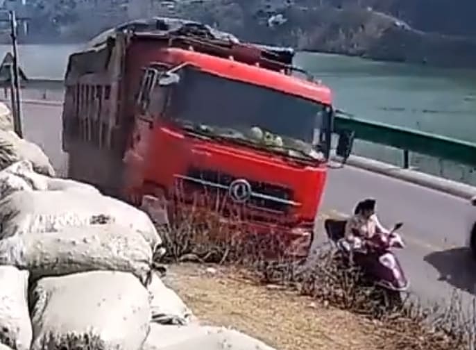 Poor Woman Doesn't See Her Death Coming