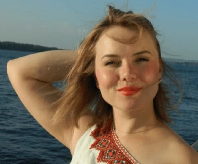 Popular Russian Vocalist Leaps To Her Death