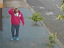 Shopper Bravely Fights off Gun-Wielding Robber 